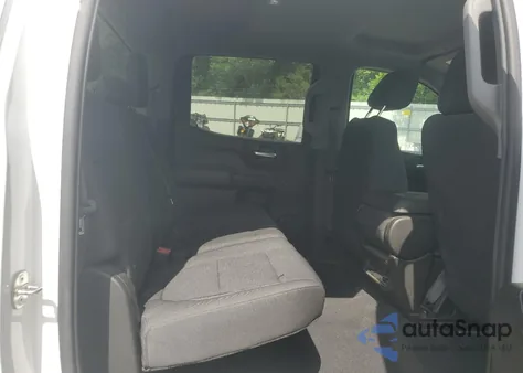 2021 Chevrolet Silverado K1500 Custom z USA, uszkodzony, nr VIN 1GCPYBEK8MZ377500